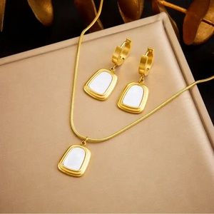 Rectangle Pendant Necklace and Earring Set in 18k Gold, Black Necklace Earrings